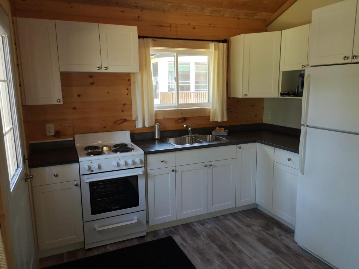 The Pines Cottage Resort Oxtongue Lake Exterior photo