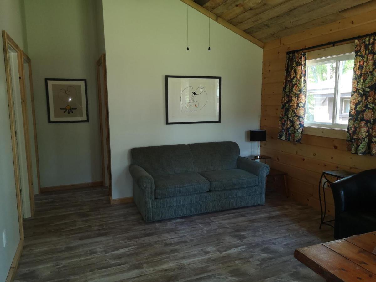The Pines Cottage Resort Oxtongue Lake Exterior photo