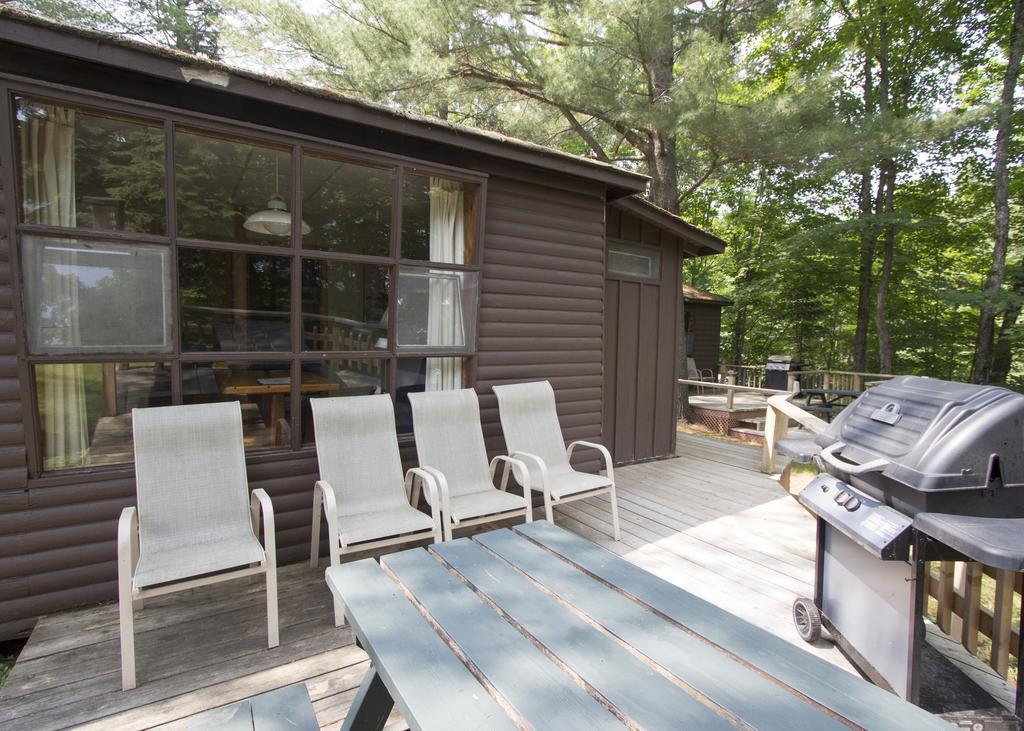 The Pines Cottage Resort Oxtongue Lake Exterior photo