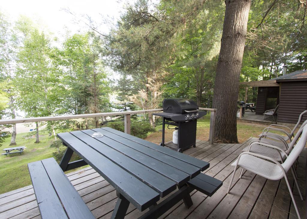 The Pines Cottage Resort Oxtongue Lake Exterior photo