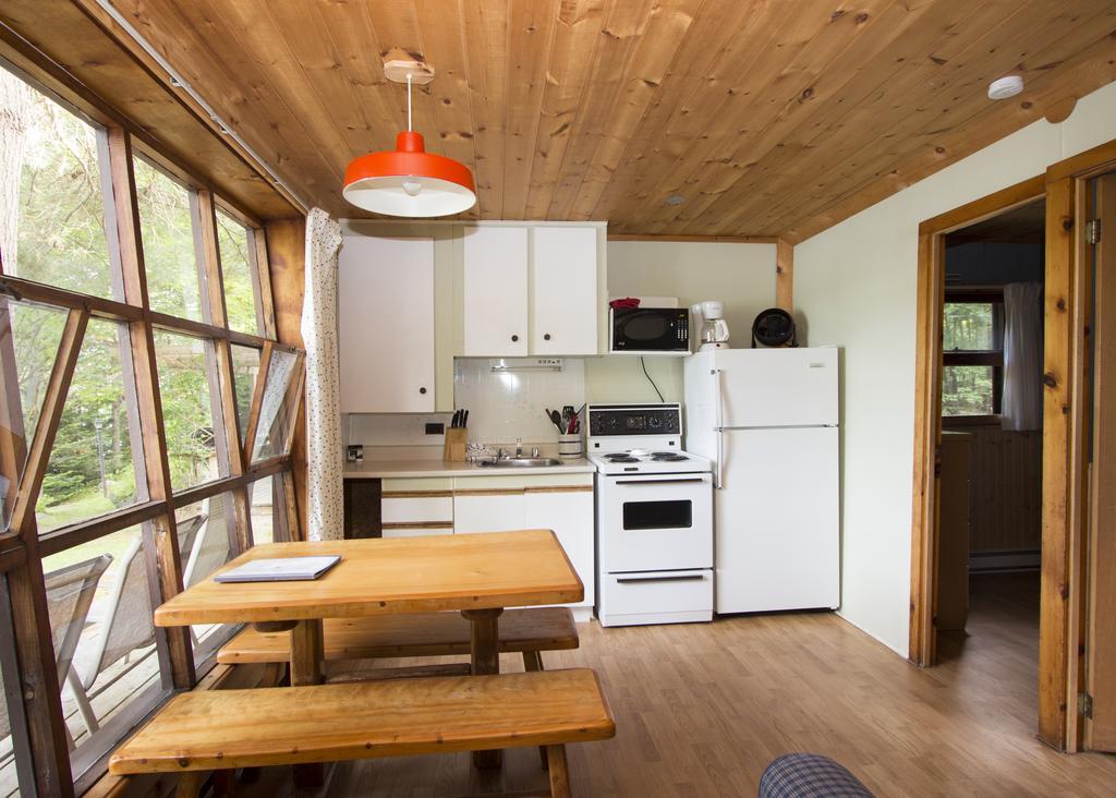 The Pines Cottage Resort Oxtongue Lake Exterior photo