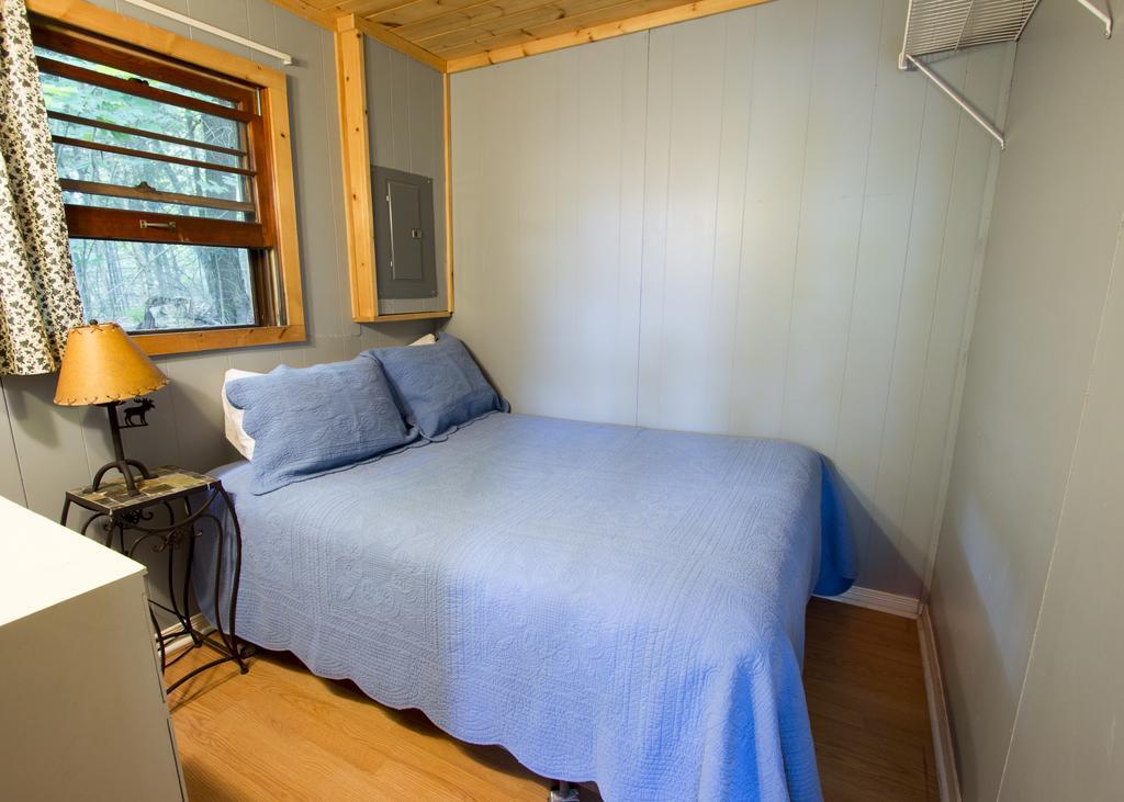 The Pines Cottage Resort Oxtongue Lake Exterior photo