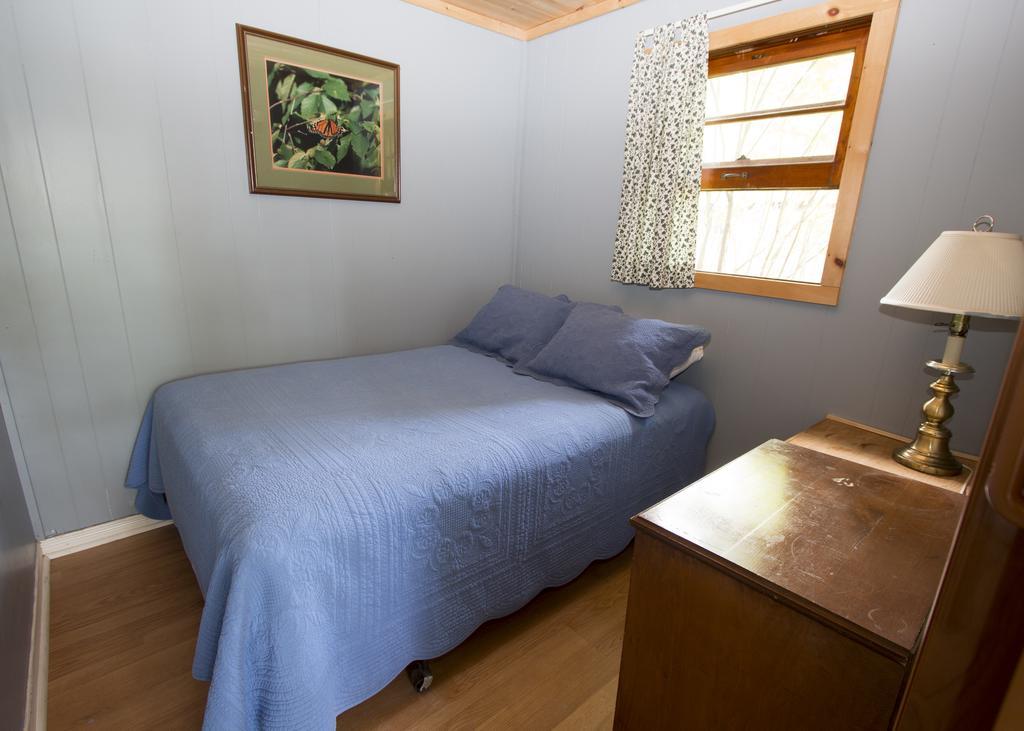 The Pines Cottage Resort Oxtongue Lake Exterior photo