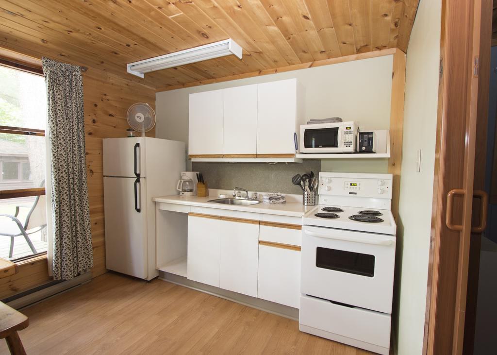 The Pines Cottage Resort Oxtongue Lake Exterior photo
