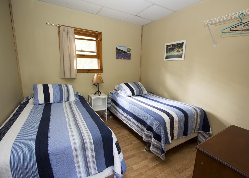 The Pines Cottage Resort Oxtongue Lake Exterior photo