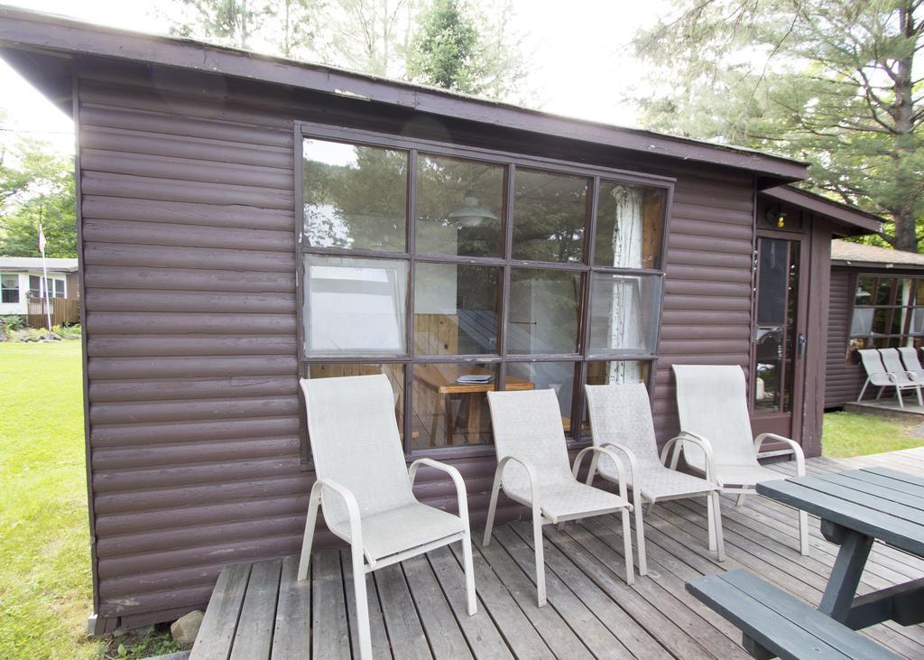 The Pines Cottage Resort Oxtongue Lake Exterior photo