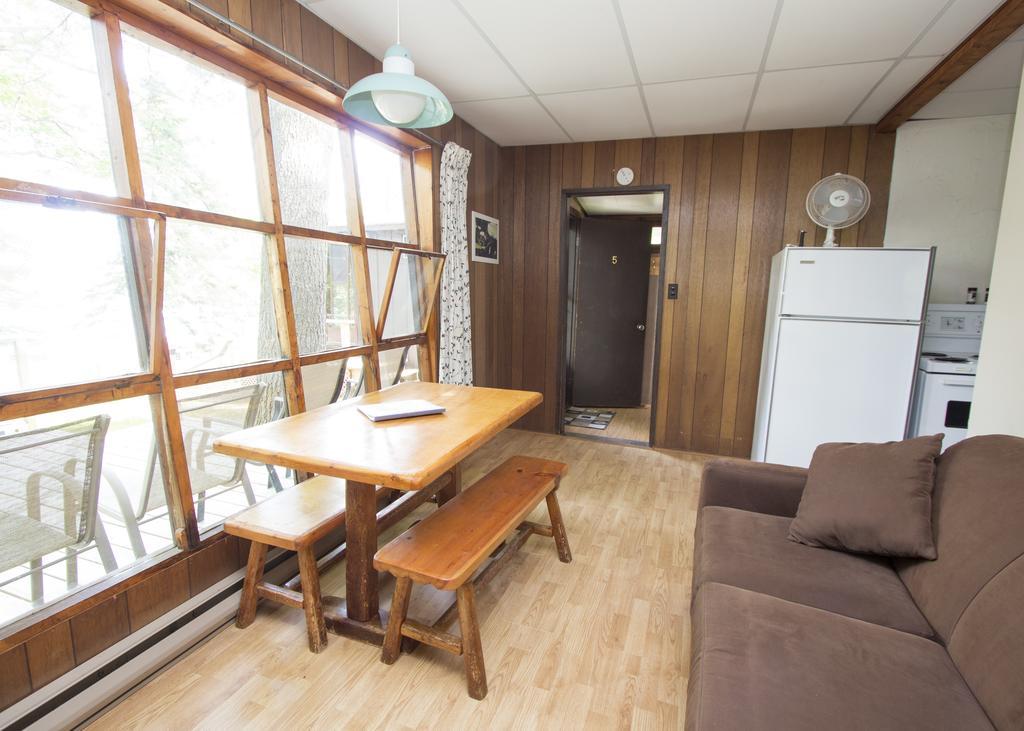 The Pines Cottage Resort Oxtongue Lake Exterior photo