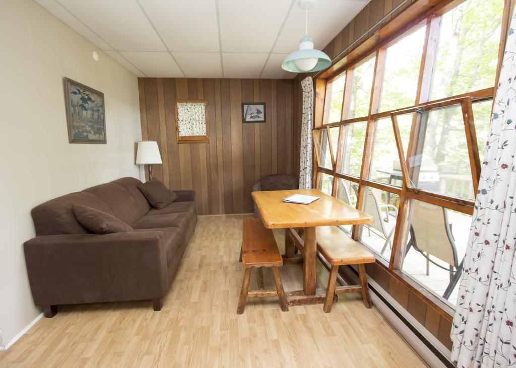 The Pines Cottage Resort Oxtongue Lake Exterior photo