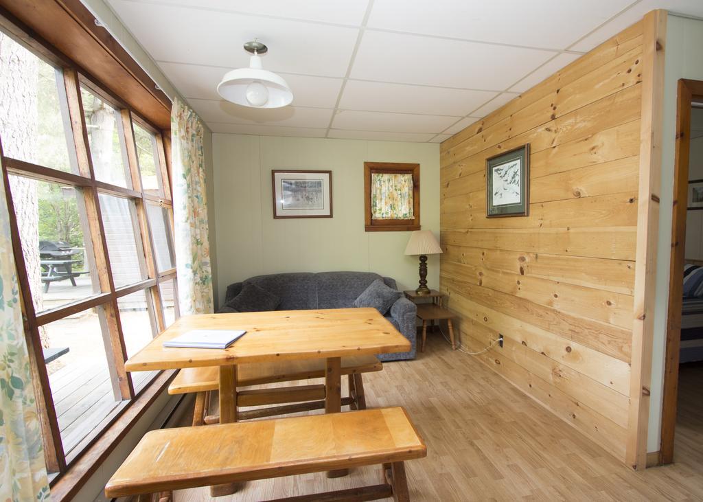 The Pines Cottage Resort Oxtongue Lake Exterior photo