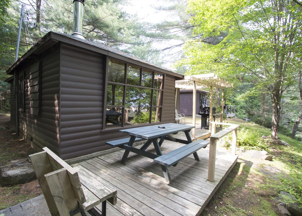 The Pines Cottage Resort Oxtongue Lake Exterior photo