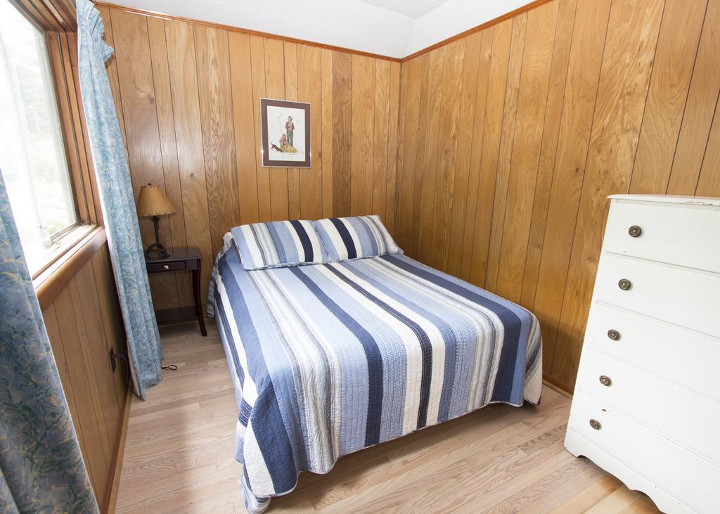 The Pines Cottage Resort Oxtongue Lake Exterior photo