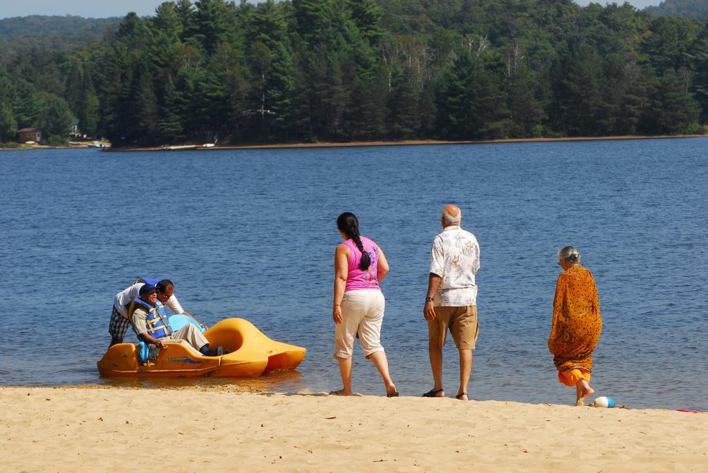 The Pines Cottage Resort Oxtongue Lake Exterior photo